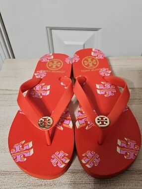 Tory Burch EUC Floral Orange-Red Logo Sandals with Orange/Red Color